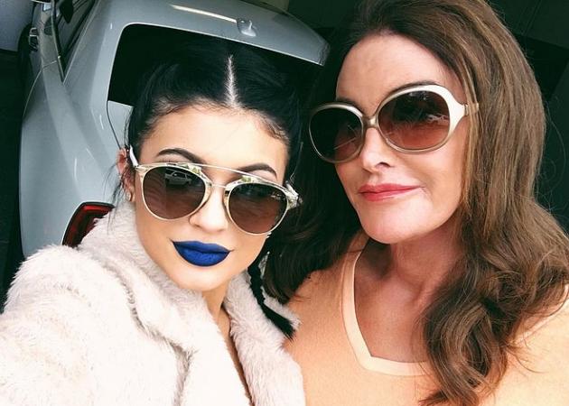 Ποιο είναι το μπλε κραγιόν της Kylie Jenner!