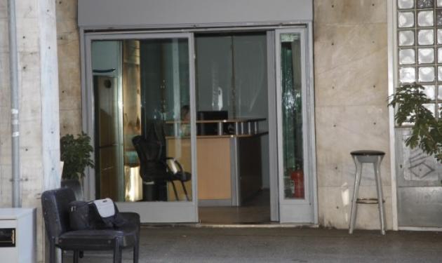 Πυροβολισμοί στα γραφεία του ΠΑΣΟΚ – Στην Χαριλάου Τρικούπη η Αντιτρομοκρατική