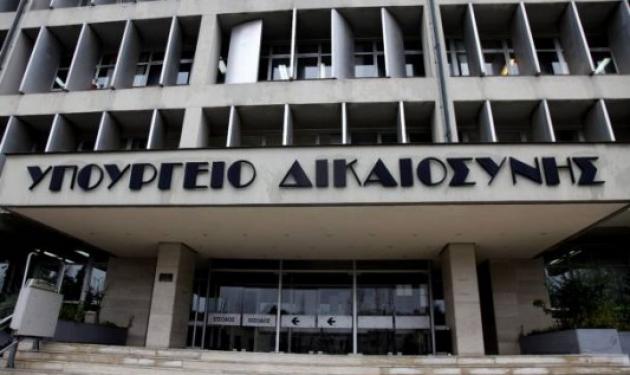 Υπουργός ζήτησε δίωρη άδεια για να παντρευτεί