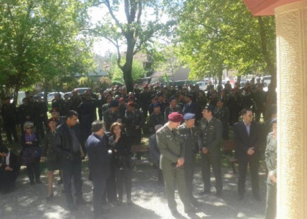 Πτώση ελικοπτέρου: Ραγίζουν καρδιές στην κηδεία του ταγματάρχη Δημοσθένη Γούλα!