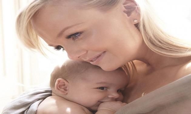 E. Bunton: ”Με την V. Beckham ανταλλάσουμε συμβουλές για τα μωρά μας συνέχεια!”
