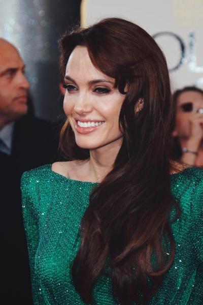 13 | Η Angelina Jolie στα Golden Globes το 2011