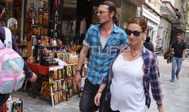 Βανέσσα Αδαμοπούλου: Κάνει βόλτες στο κέντρο της πόλης, παρά την προχωρημένη εγκυμοσύνη!