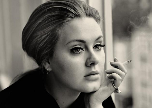 Ο δύσκολος αγώνας της Adele – Σε υπνοθεραπευτή για να κόψει το τσιγάρο