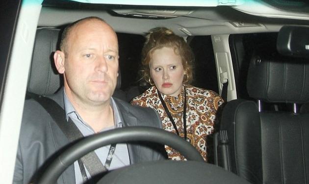 Adele: Κρύφτηκε στο πίσω κάθισμα για να μην την δουν χωρίς μακιγιάζ!