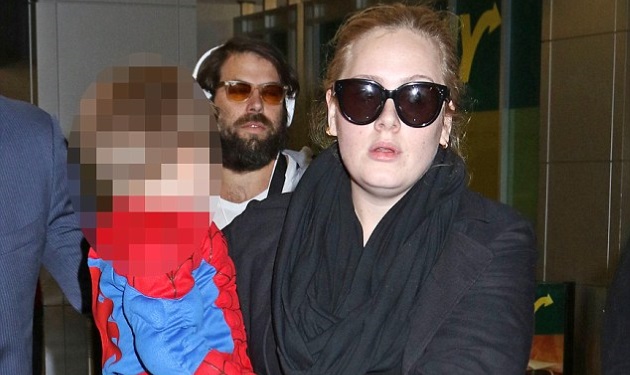 Σπάνια εμφάνιση της Adele με τον 3 ετών γιο της!
