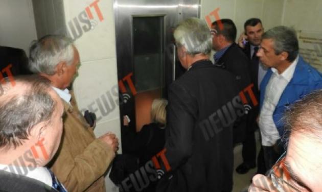 Άδωνις Γεωργιάδης: Κλείστηκε στο ασανσέρ και τον έβγαλε η πυροσβεστική! Βίντεο