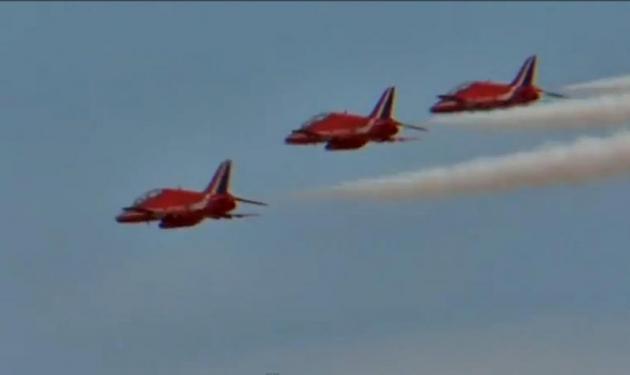 Είδε τον άντρα της πιλότο των Red Arrows να σκοτώνεται μπροστά στα μάτια της!