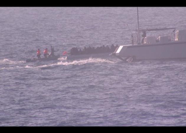 Σοκάρει η δολοφονική επίθεση Τούρκων λιμενικών σε βάρκα γεμάτη πρόσφυγες στα ανοικτά του Αγαθονησίου!