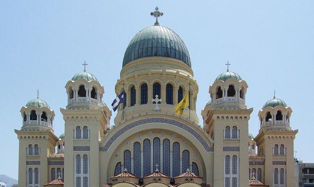 Πάτρα: Γάμος με… ξύλο!