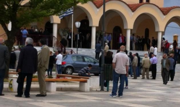 Αγρίνιο: Σπαραγμός στην κηδεία της δασκάλας – Ράκος ο μητροκτόνος!