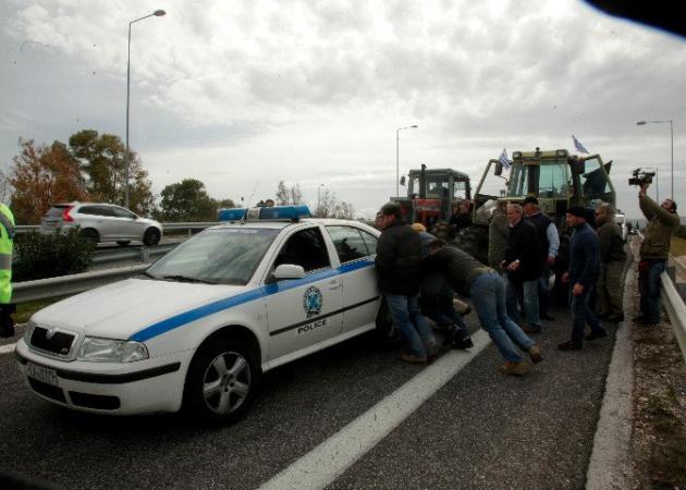 Αγρότες στην Αθήνα – LIVE: Η πολιορκία της Αθήνας! Σε θέση μάχης οι Κρητικοί – Σκηνές στο Σύνταγμα