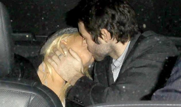 Τα “καυτά” φιλιά της Christina Aguilera! Δες φωτογραφίες