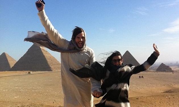 O A. Kutcer και η Demi Moore στις πυραμίδες της Αιγύπτου!