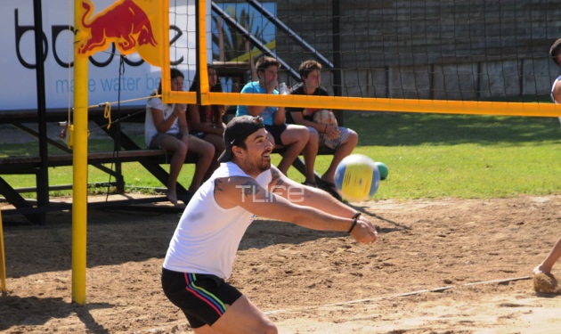 Ο Γιάννης Αϊβάζης παίζει beach volley! Φωτογραφίες