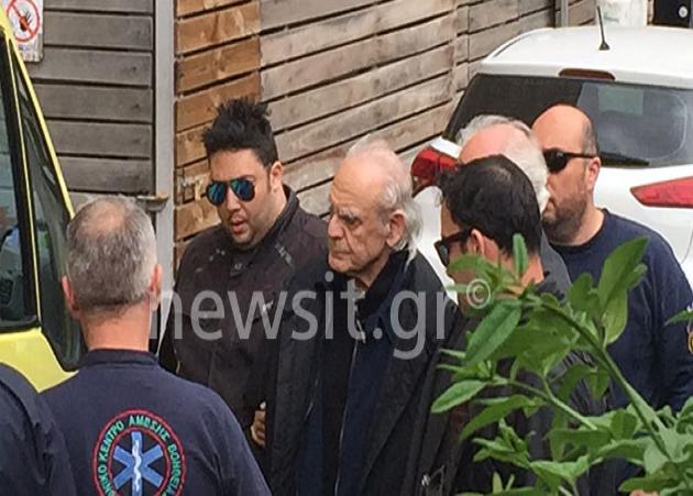 Σκιά του εαυτού του ο Άκης Τσοχατζόπουλος – Υποβασταζόμενος βγήκε από το νοσοκομείο – Επιστρέφει στις φυλακές Κορυδαλλού