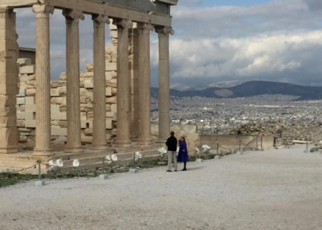 Oμπάμα στην Ακρόπολη: Τι αποκάλυψε η γυναίκα που τον ξενάγησε