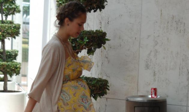 Η Jessica Alba εμφανίστηκε με ψηλοτάκουνα παρά την προχωρημένη εγκυμοσύνη της!