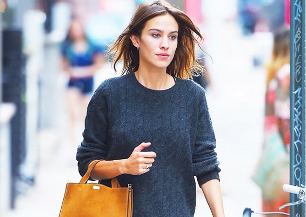 Tα προσιτά sneakers που λατρεύει η Alexa Chung!