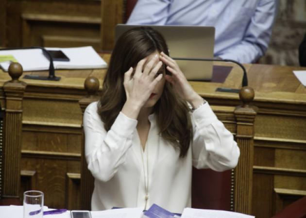 Βουλή: Οργή από αντιπολίτευση! Αχτσιόγλου: Δεν κόβουμε συντάξεις, τις παγώνουμε