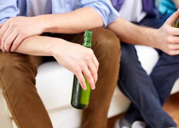 Έφηβοι και αλκοόλ: Τι πρέπει να προσέξουν οι γονείς!
