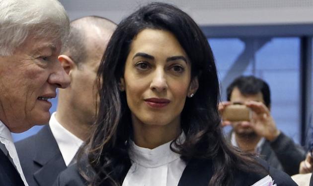 Amal Alamuddin: Η απάντηση για τα ρούχα της, που αποστόμωσε δημοσιογράφο!