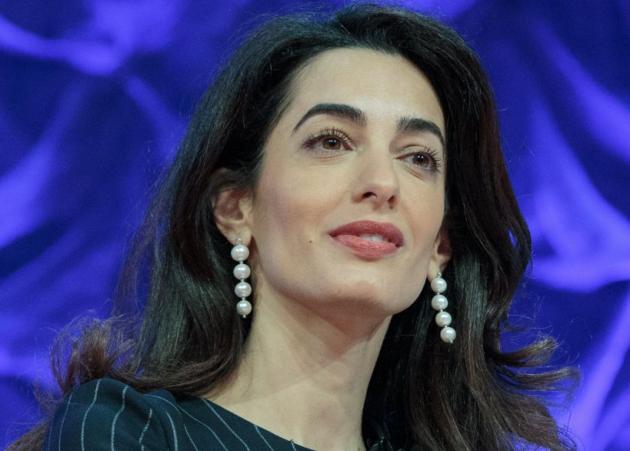 Η Amal Clooney έκανε το τέλειο επαγγελματικό look!