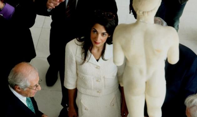 Η Amal Alamuddin και η μυστική έκθεση για τρα Μάρμαρα του Παρθενώνα