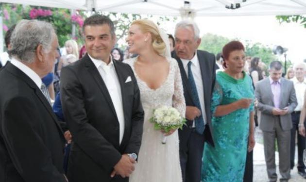 Κ. Αποστολάκης – Α. Αναστασάκη: Οι πρώτες φωτογραφίες από το γάμο τους στην Κρήτη!