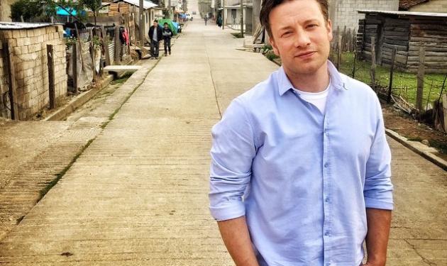 Jamie Oliver: Έμαθε να φτιάχνει τραχανά στην Ικαρία!