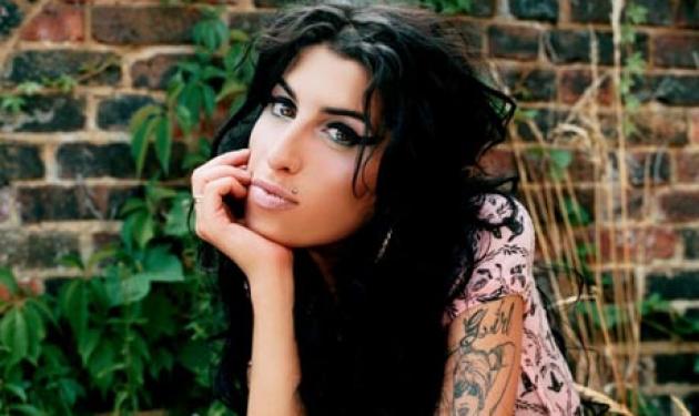 A. Winehouse: Ήπιε μέχρι θανάτου – ήταν έξι ώρες νεκρή πριν τη βρούνε!