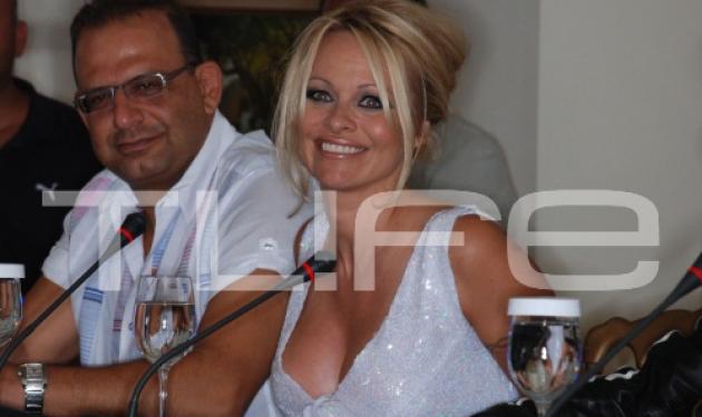 Δες φωτογραφίες της Pamela Anderson από τη συνέντευξη Τύπου!