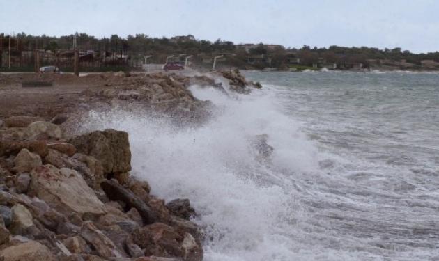 Θυελλώδεις άνεμοι σαρώνουν τη χώρα