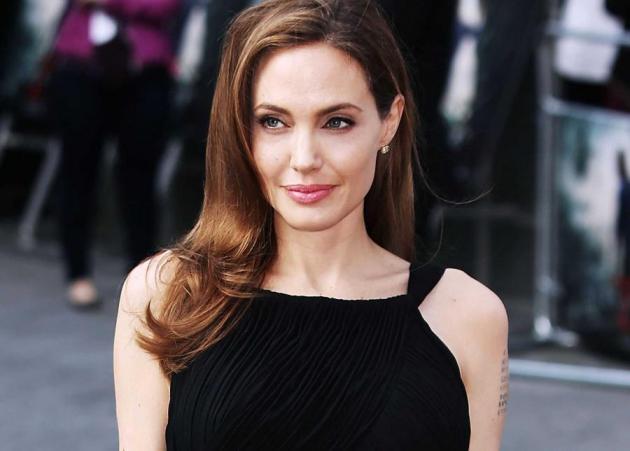 Angelina Jolie: Δες τη να ποζάρει ως μοντέλο τη δεκαετία του ’90!
