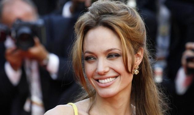 Α. Jolie: Κολλητή της μαμάς της φοβάται πως η ηθοποιός θα πεθάνει από καρκίνο