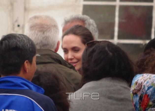 Angelina Jolie: Μετά τον Πειραιά, στο κέντρο φιλοξενίας του Ελαιώνα! Φωτογραφίες