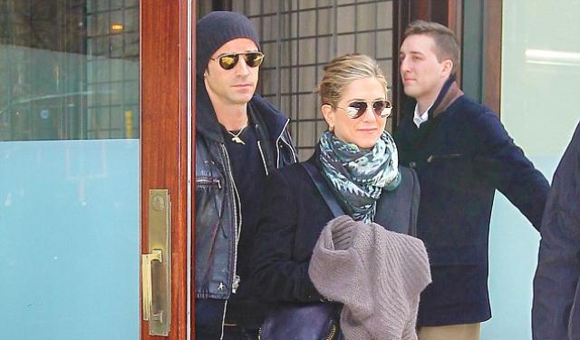 J. Aniston – J. Theroux: Tρυφερές στιγμές στην Νέα Υόρκη και τα σχέδια για γάμο!