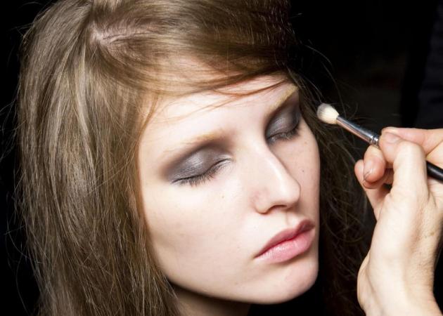 ΤLIFE Beauty Team: Πώς να κάνεις smokey eyes μόνο με ένα μολύβι!