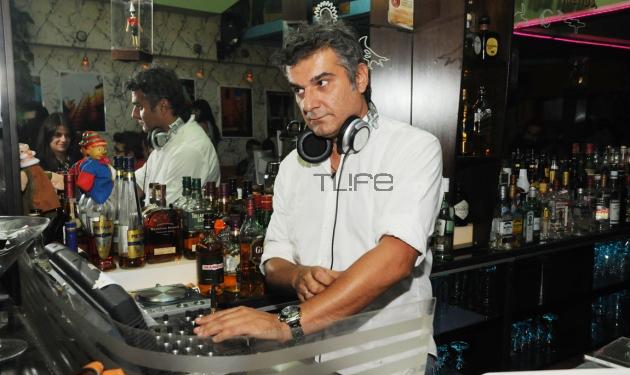 Κ. Αποστολάκης: Σε ρόλο dj… λίγο μετά τη γέννηση της κόρης του! Φωτογραφίες