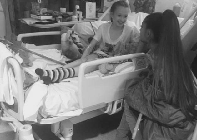 Συγκίνηση! Η Αριάνα Γκράντε δίπλα στους τραυματίες της τρομοκρατικής επίθεσης