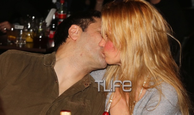 Άριελ Κωνσταντινίδη: Καυτά φιλιά με το νέο της σύντροφο!