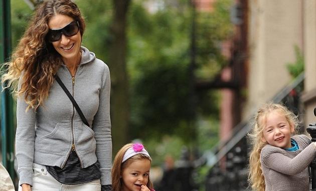 Sarah Jessica Parker: Βόλτα με τις μικρές στιλάτες κόρες της στη Νέα Υόρκη!