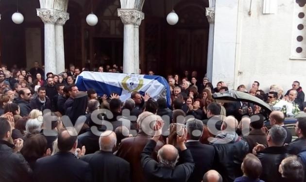 Θλίψη στην κηδεία του δολοφονημένου Αρχιφύλακα – Φωτογραφίες