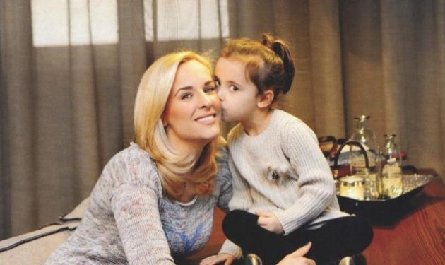 Έλενα Ασημακοπούλου: Κάνει “αγάπες” με την κόρη της!