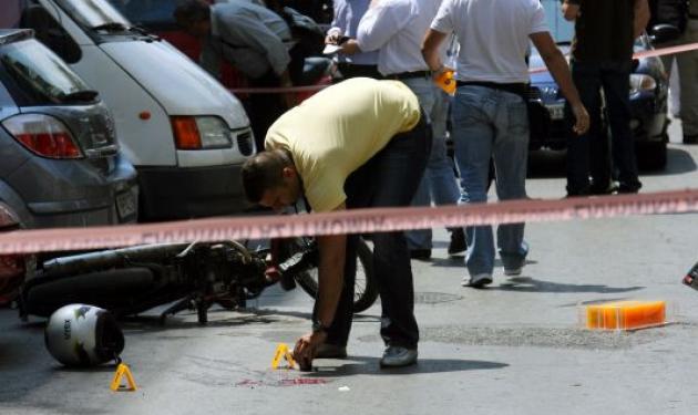 Μάχη στη Πεύκη με ανταλλαγή πυροβολισμών – Δύο αστυνομικοί τραυματίστηκαν και ένας ιδιώτης