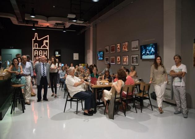 Το ΑΘΗΝΕΟ κλείνει 1 χρόνο δημιουργικής ζυθοποιίας με μια έκθεση!