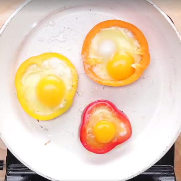 Ο πιο έξυπνος και νόστιμος τρόπος να κάνεις αυγά μάτια!