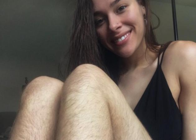 Η πανέμορφη Morgan έγινε διάσημη γιατί έχει να αποτριχώσει το σώμα της ένα χρόνο! [pics,vid]