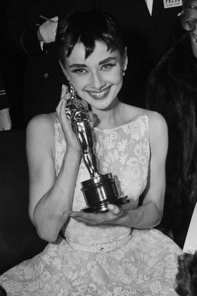 2 | Η Audrey Hepburn στα Όσκαρ το 1954