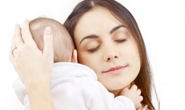 Η εμμηνόπαυση της μητέρας επηρεάζει τη γονιμότητα της κόρης;